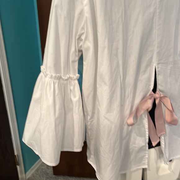 Cute white blouse with bow at back - Picture 5 of 6